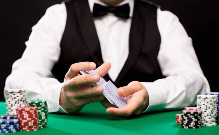From Neon Lights to Digital Delights - Mastering Casino Etiquette in Both Realms